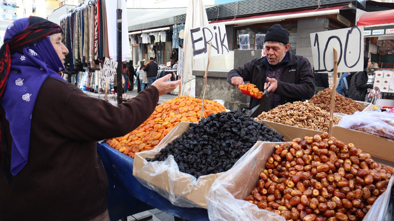 Diyarbakır’da Yoksulun ‘Açık Avm’sinde Bayram Yoğunluğu5