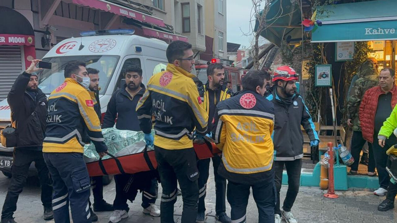 Fatih'te Ki Yangında 1 Kişi Öldü, 5 Kişi Yaralandı1