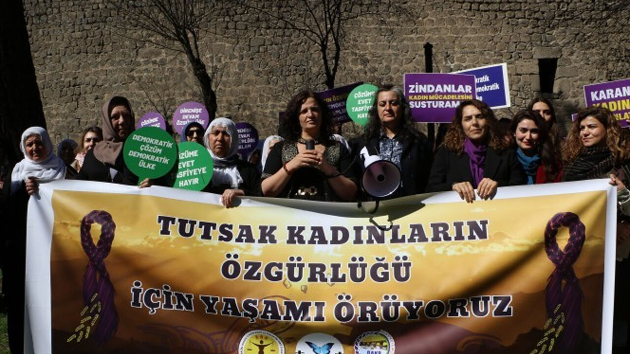 Kadınlar Diyarbakır’dan1