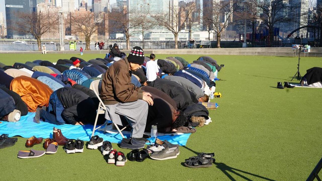 New York’ta Bayram Namazı Sokaklara Taştı