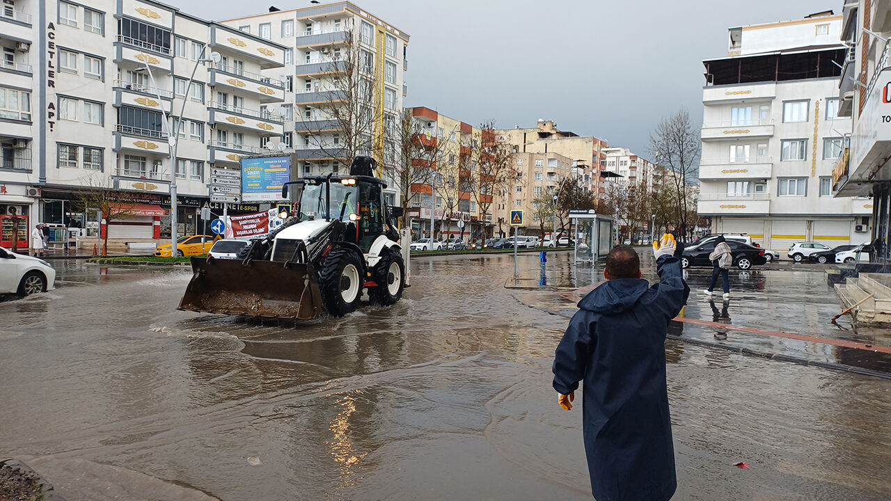 Sağanak Yağış Hayatı Durma Noktasına Getirdi 1