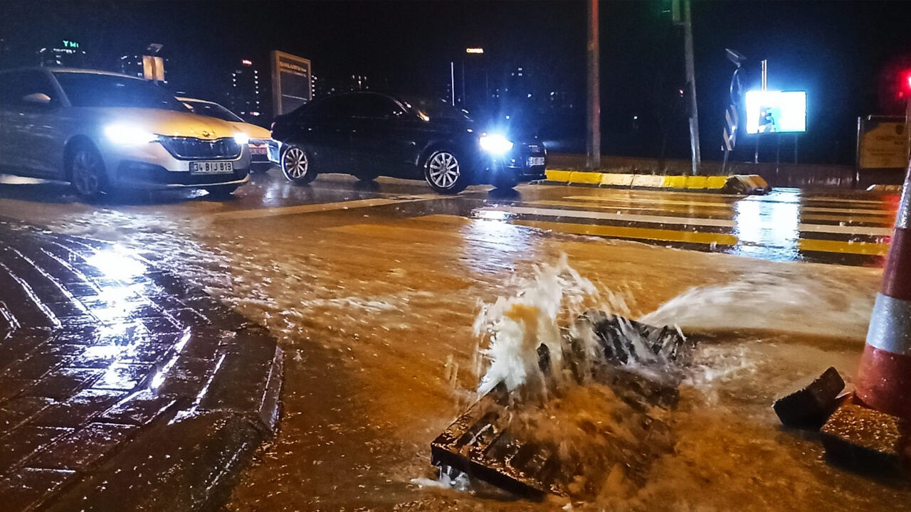 Şanlıurfa'da Sağanak Nedeniyle 4 Ilçede Eğitime Ara Verildi1