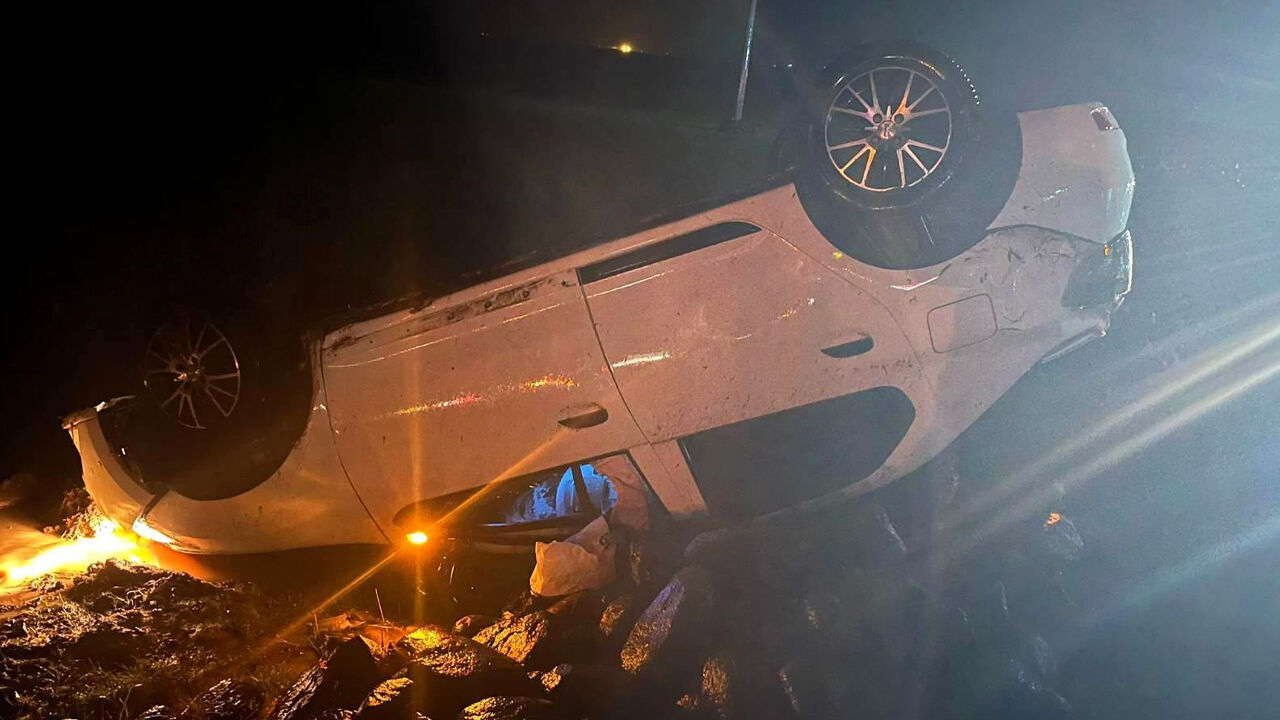 Şarampole Devrilen Otomobildeki 6 Kişi Yaralandı,2