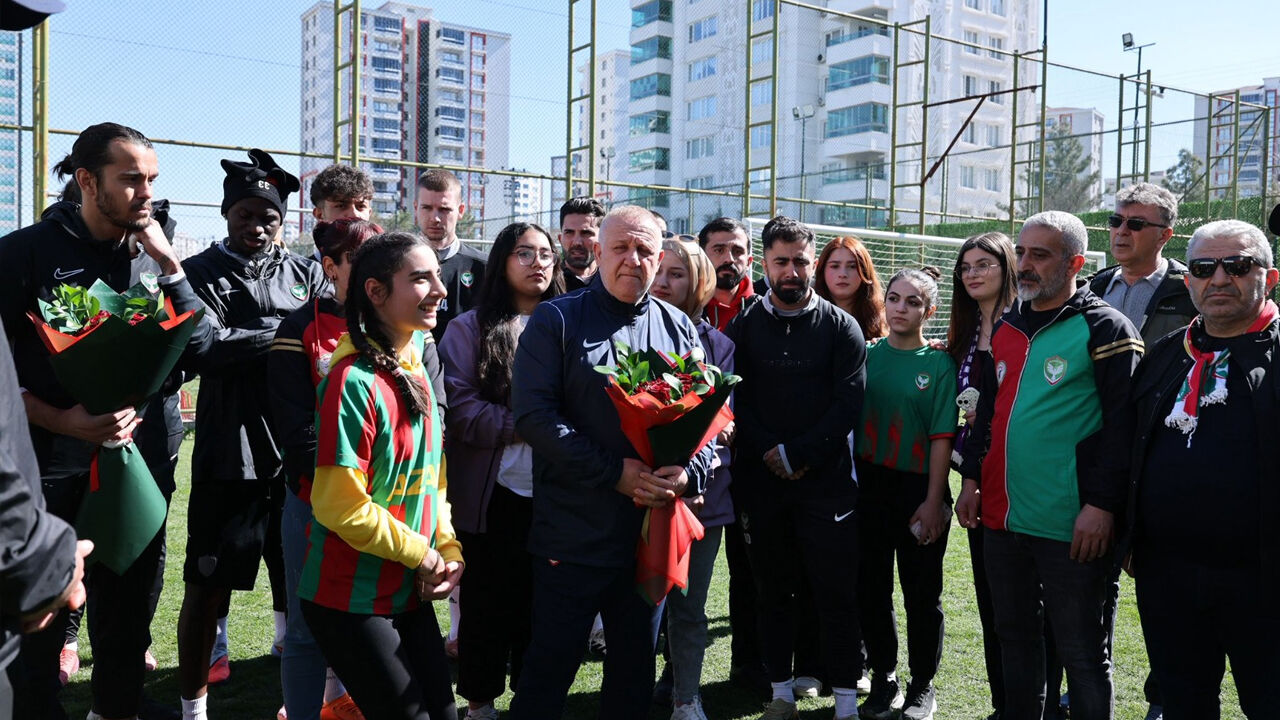 Taraftardan Amedspor’a Moral Ziyareti