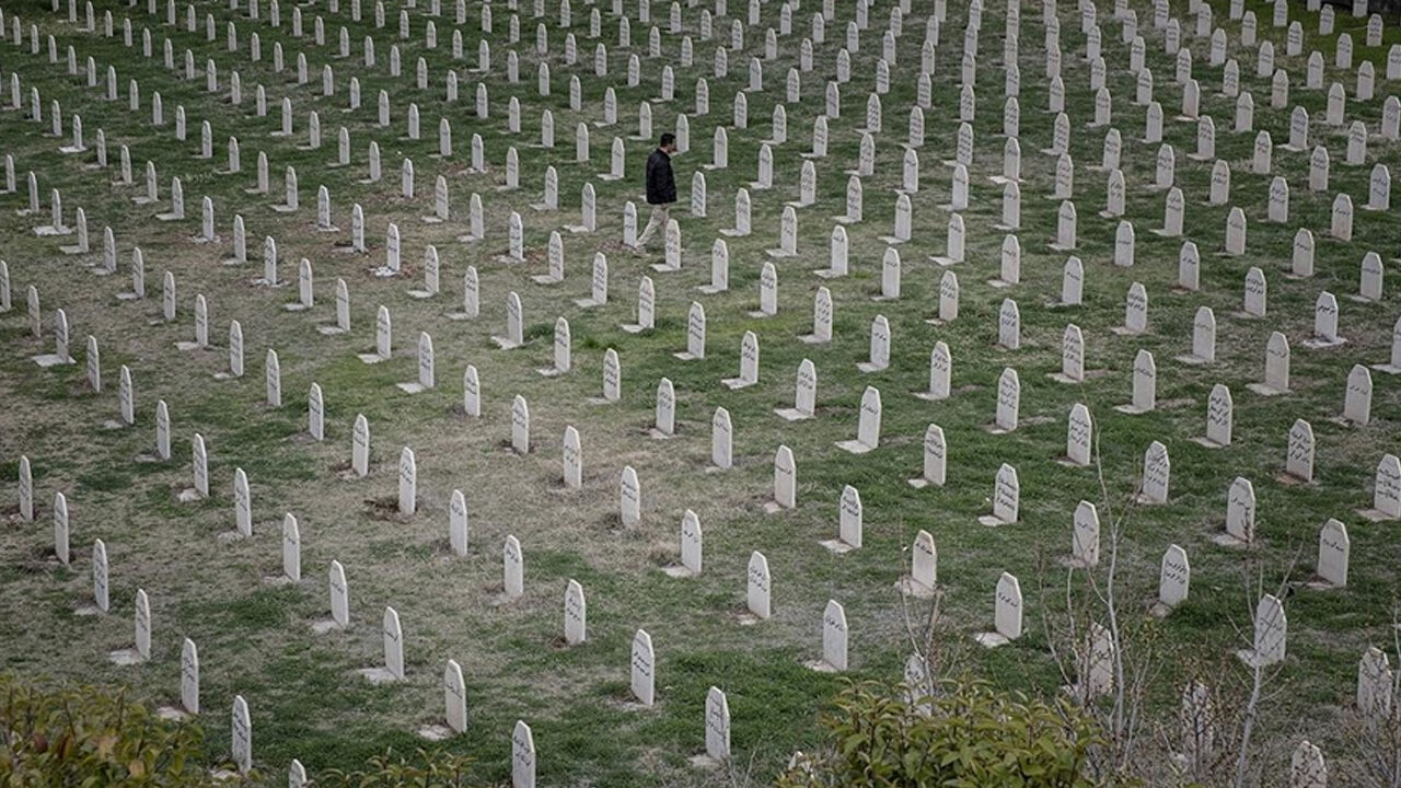 Üzerine Ölüm Yağan Şehir4