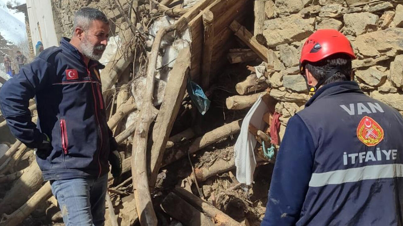 Van’da Ahır Çöktü1