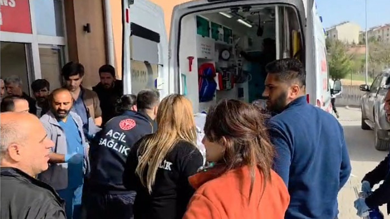 2 Öğrenciye Otomobil Çarptı3