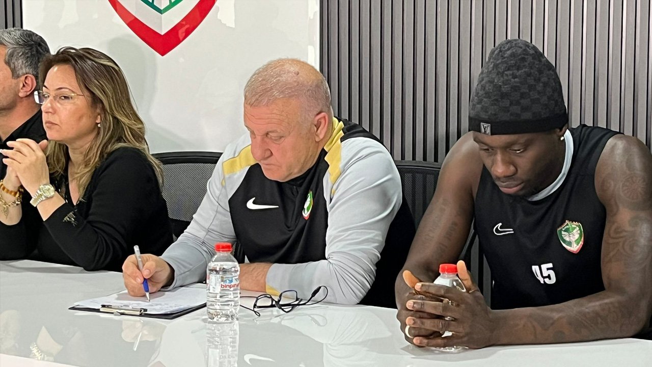 Amedspor Başkanı, Hocası Futbolcular Eleştirileri Yanıtladı5