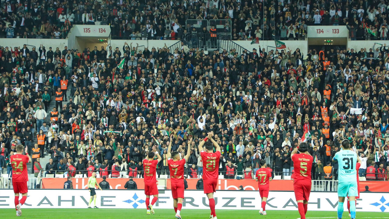 Amedspor Fırtına Gibi Esti