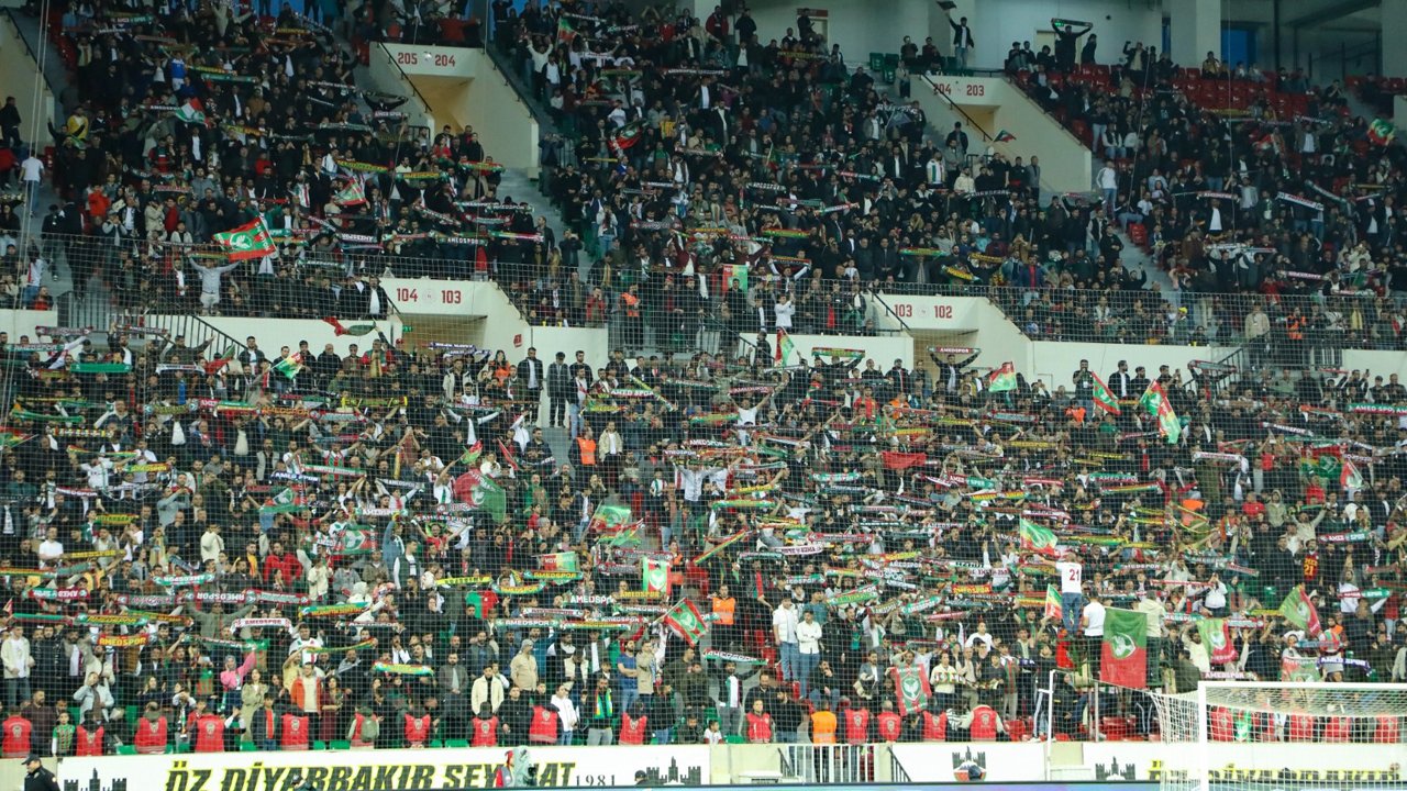 Amedspor Taraftarından Belediyelere Anlamlı Çağrı5