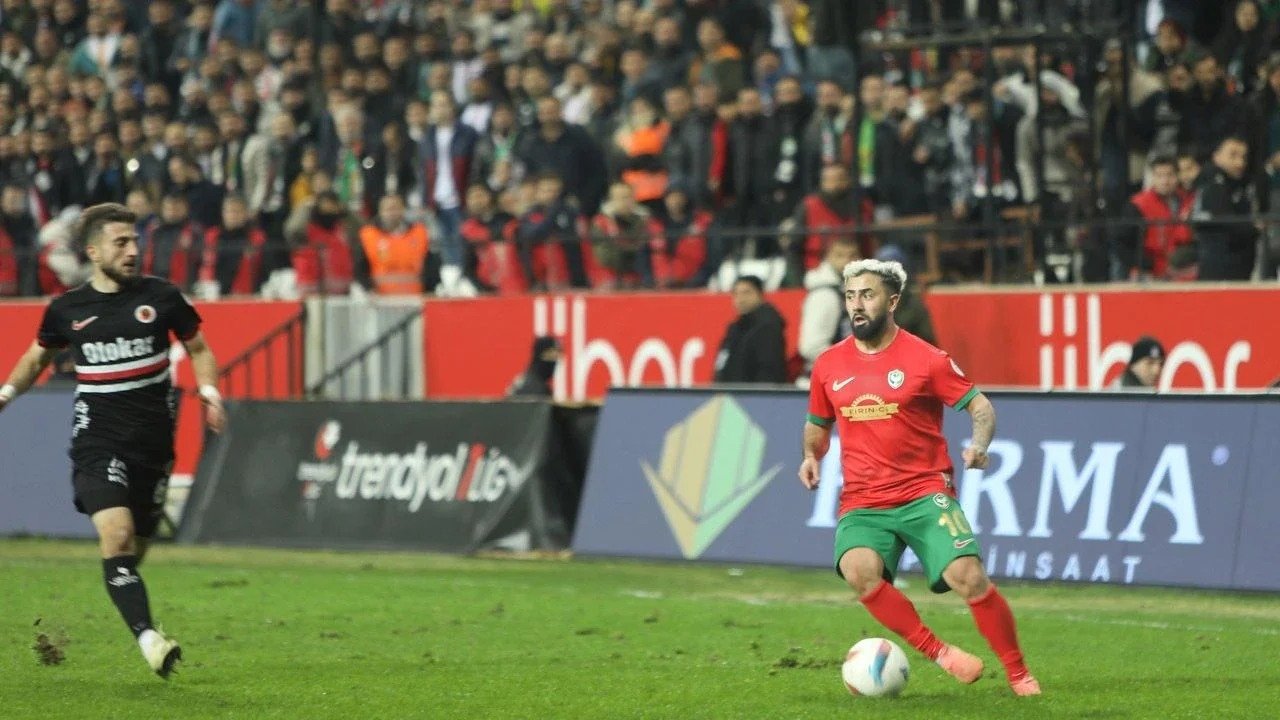 Amedsporlu Yıldız Futbolcunun Babalık Sevinci2