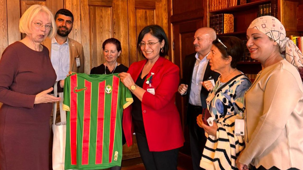 Diyarbakır Kayapınar Belediyesi Heyetinden, İsveç’te Önemli Görüşme2