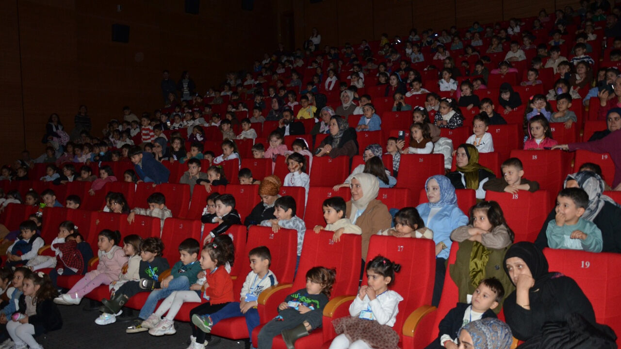 Diyarbakır’da Çocuklar Tiyatroyla Buluştu