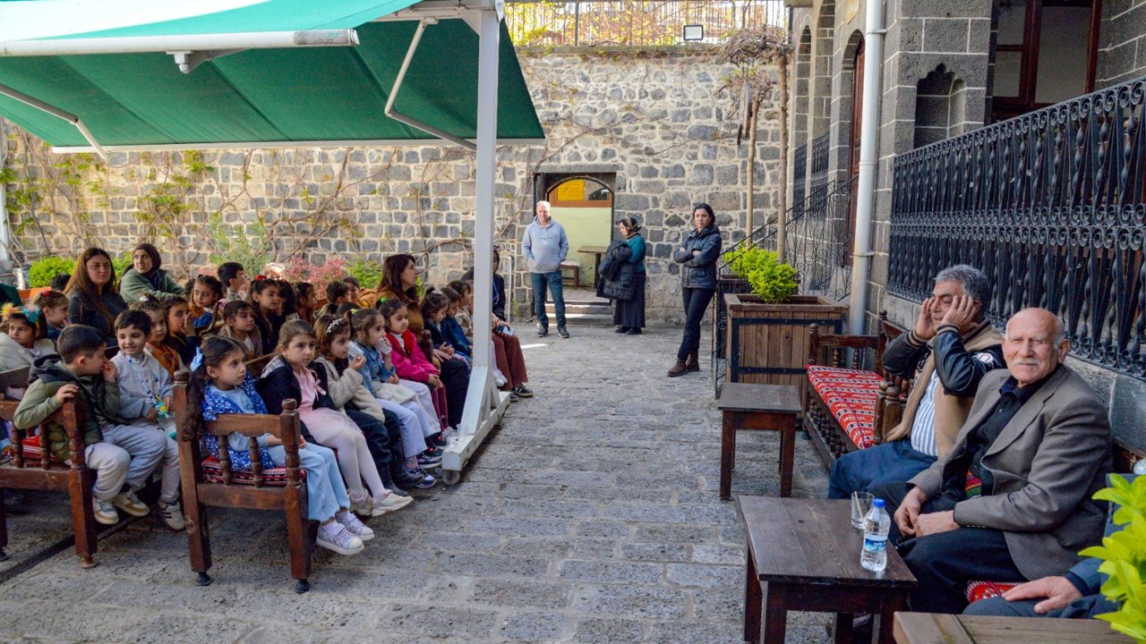 Diyarbakır’da Çocukların Dengbêj Geleneğiyle Buluşması
