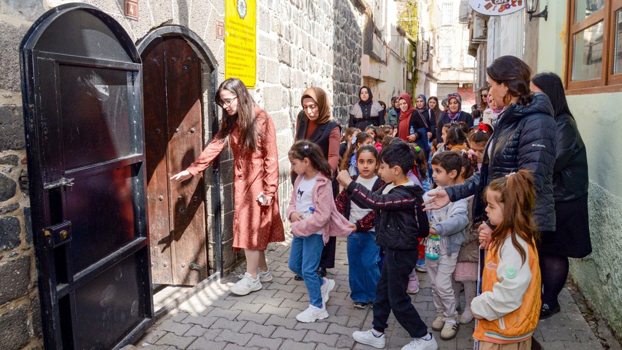 Diyarbakır’da Çocukların Dengbêj Geleneğiyle Buluşması1