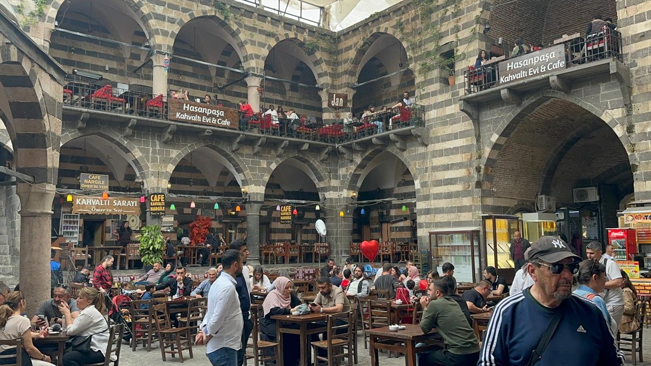 Diyarbakır’da Hafta Içi Şaşırtan Kalabalık4