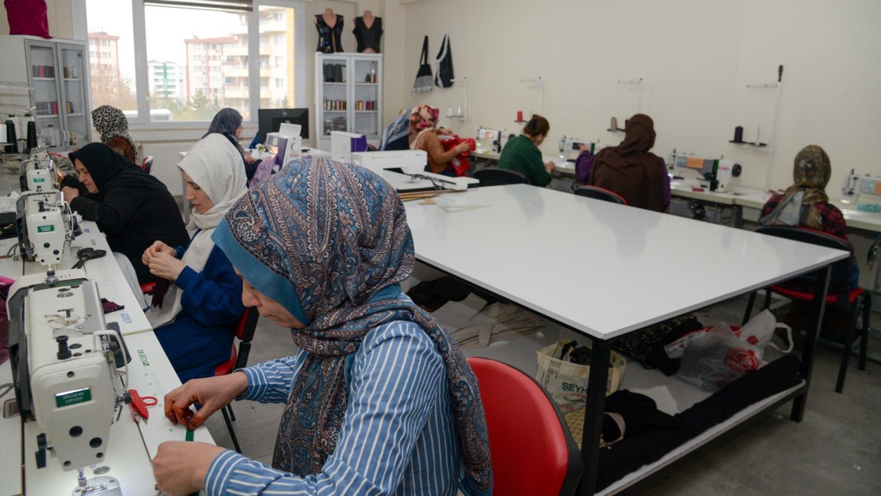 Diyarbakır’da Kurslara Kadınlardan Yoğun Ilgi