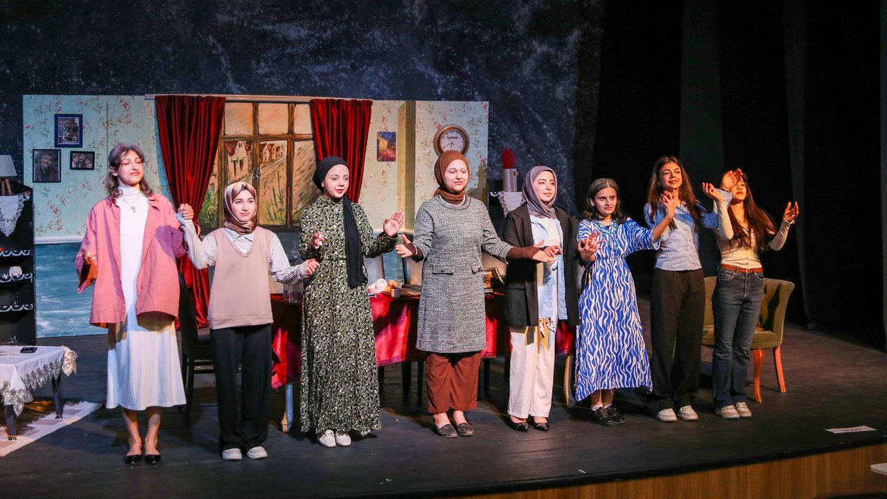 Diyarbakır'da Öğrencilerden2