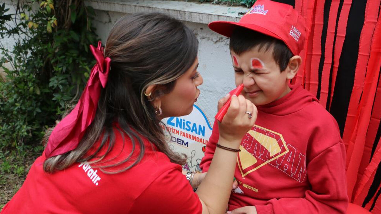 Diyarbakır’da Otizm Farkındalığı Için Renkli Etkinlik