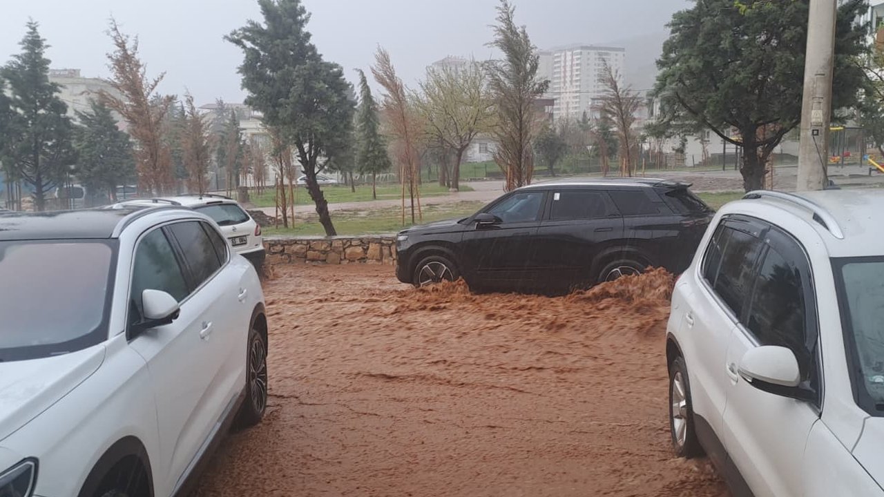 Diyarbakır’da Silvan'ı Sel Vurdu