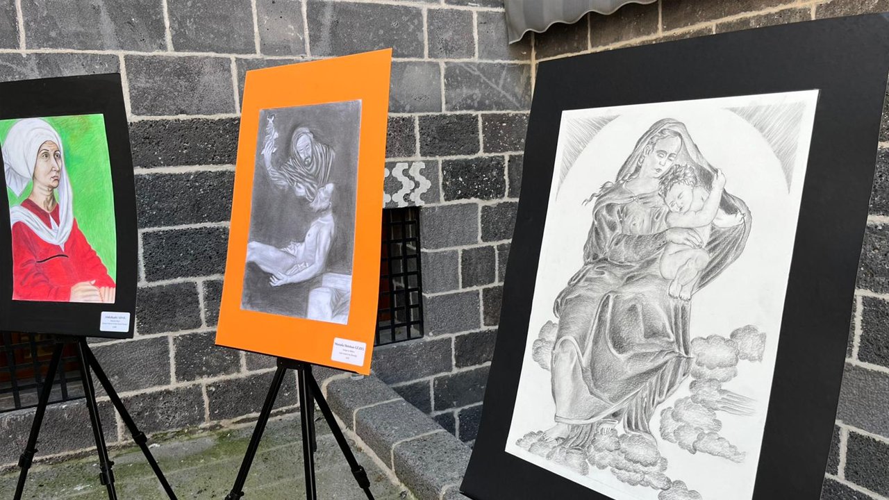 Diyarbakır’da ‘Sur’un Gece Kuşları’ Sergisi Sanatseverlerle Buluştu2