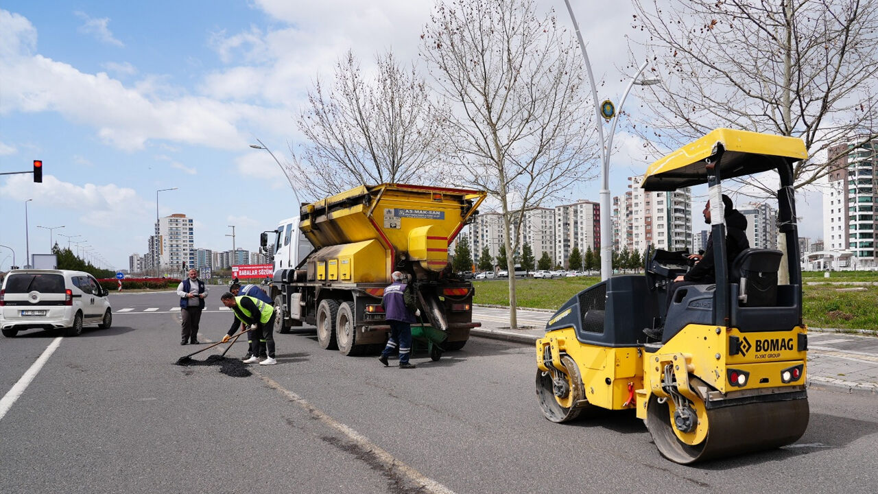 Diyarbakır’da Tahrip Olan Yolları Onarılıyor2