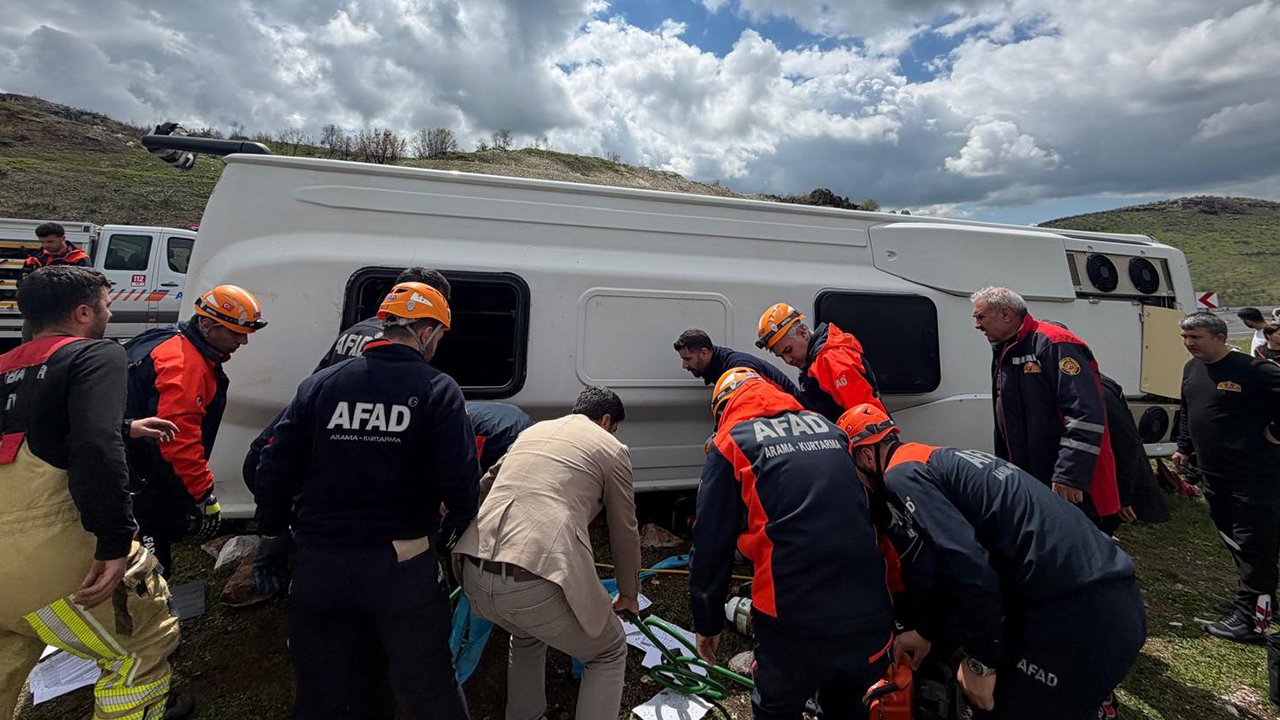 Diyarbakır’da Yolcu Otobüsü Devrildi 1 Ölü, 13 Yaralı1