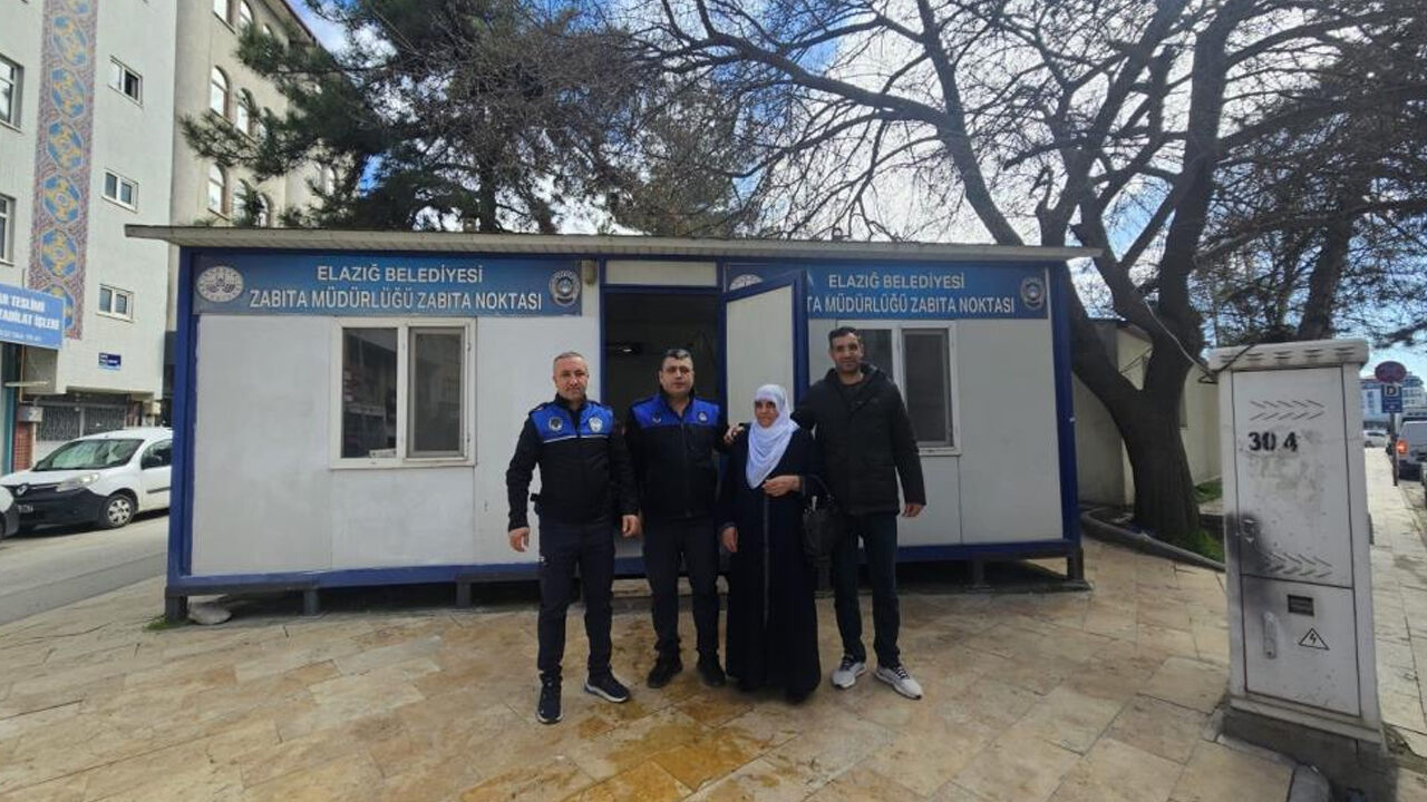 Elazığ’da Zabıta Bulduğu Para Ve Altını Sahibine Teslim Etti