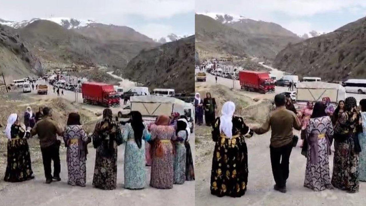 Hakkari Van Yolunda Heyelan Yolu Kapattı1