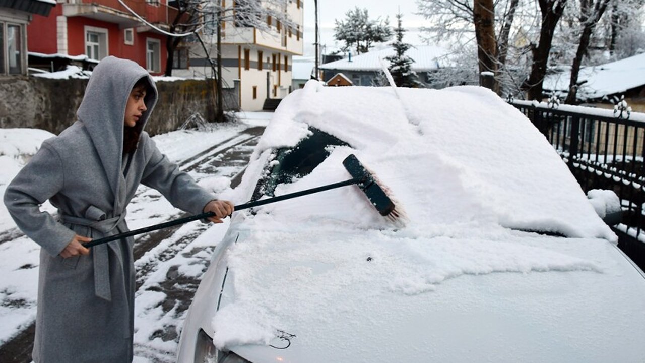 Kars'ta Kar Kenti Beyaza Bürüdü.1