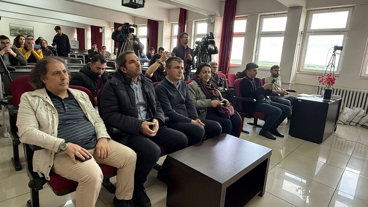 Kürt Gazeteciliği, Diyarbakır’da Masaya Yatırıldı2