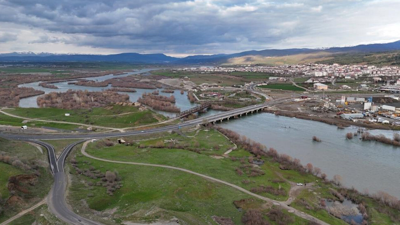 Murat Nehri Yükselince Eşsiz Manzaralar Oluştu