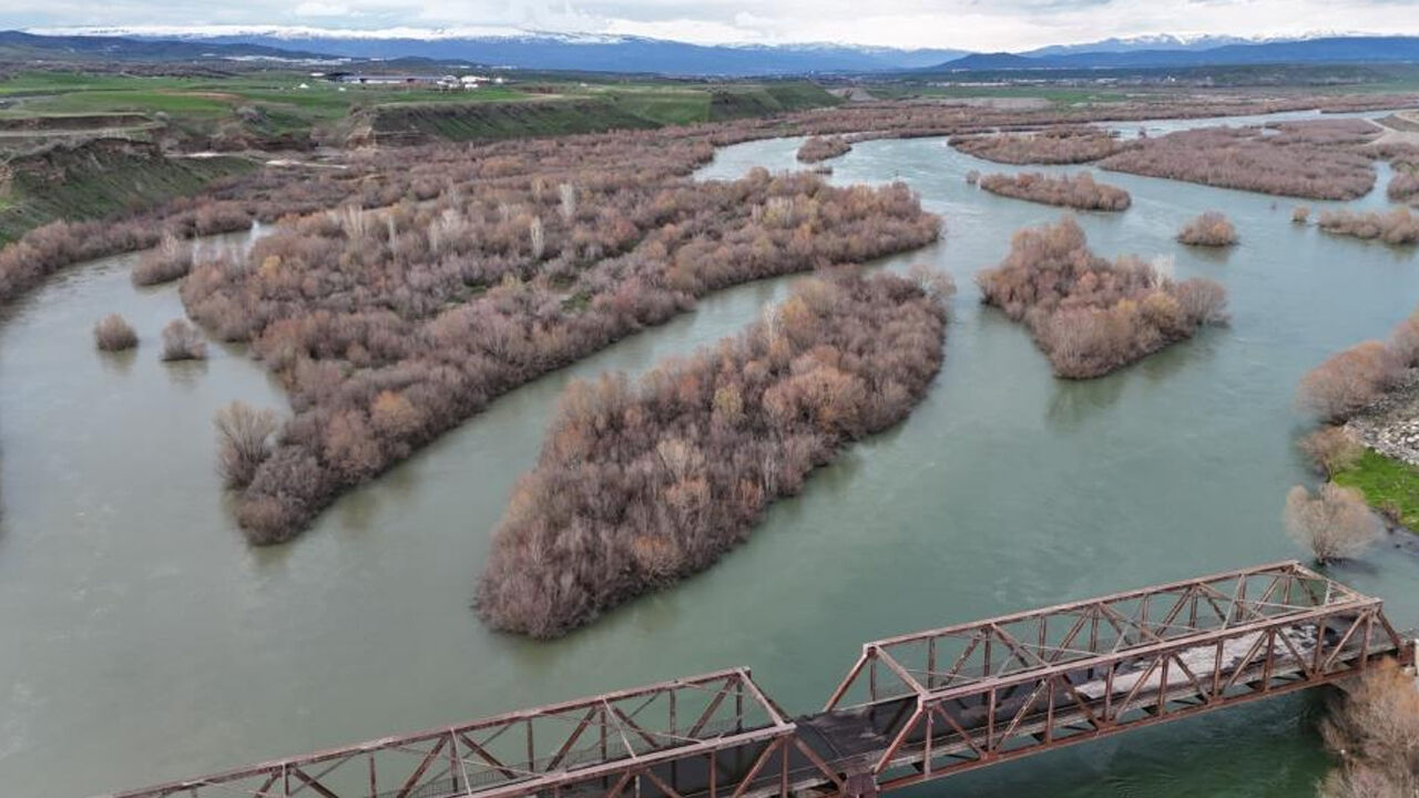 Murat Nehri Yükselince Eşsiz Manzaralar Oluştu1