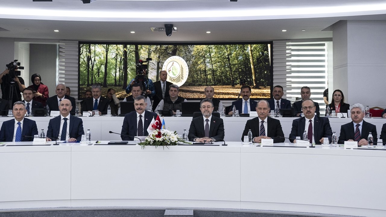 Orman yangınlarında riskli illerin valilerine Ankara’da brifing