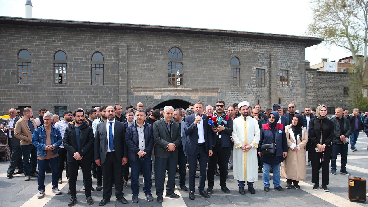 Saldırıda Ölenler Için Diyarbakır’da Gıyabi Cenaze Namazı2