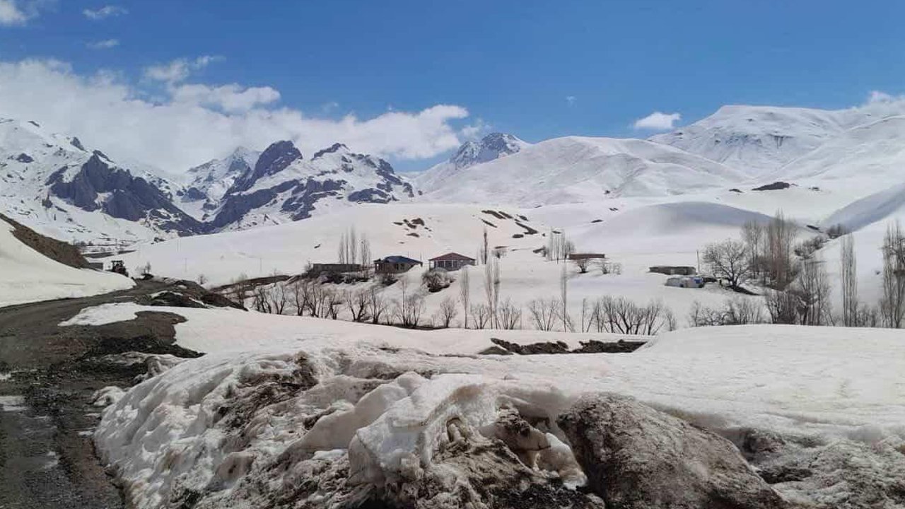Şırnak'ta Nisan Ayında Karla Mücadele