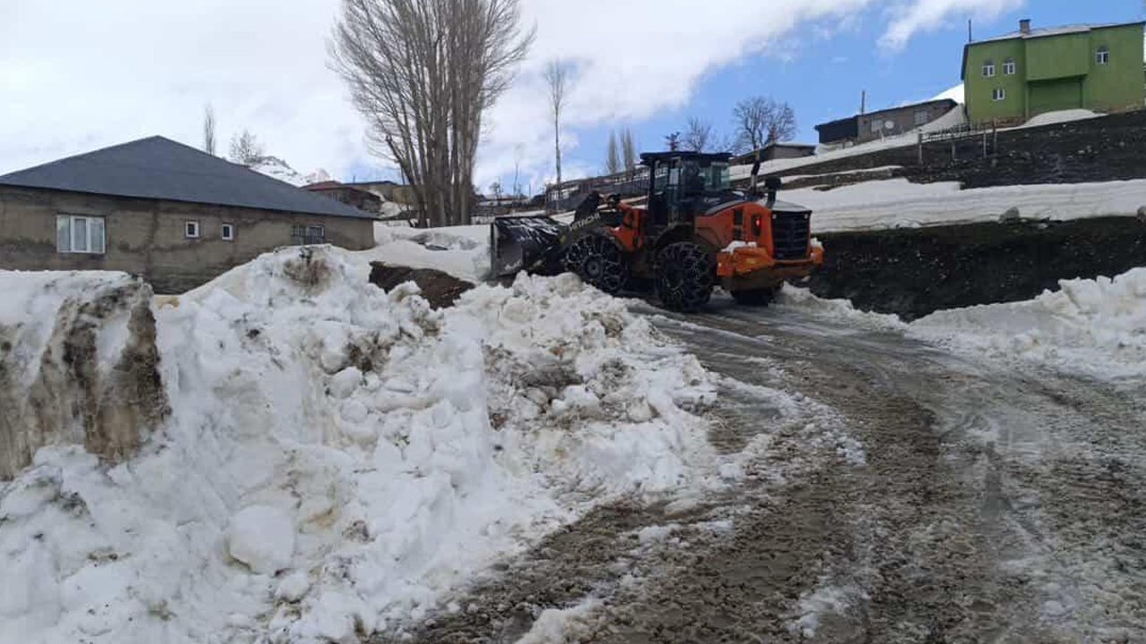 Şırnak'ta Nisan Ayında Karla Mücadele2