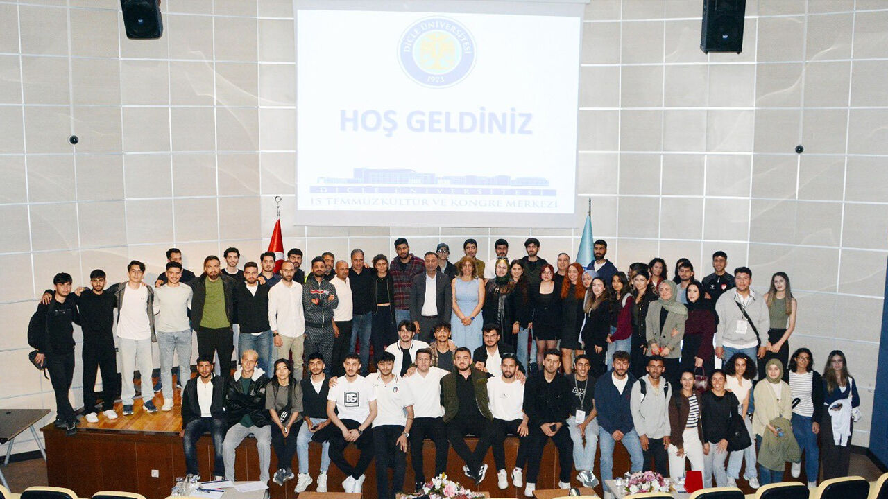 Amedspor Hocası Küçükbayrak, Deneyimlerini Öğrencilerle Paylaştı