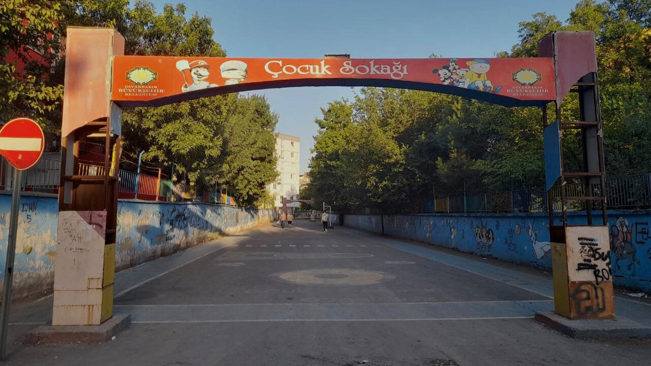 Cocuk Sokagı4