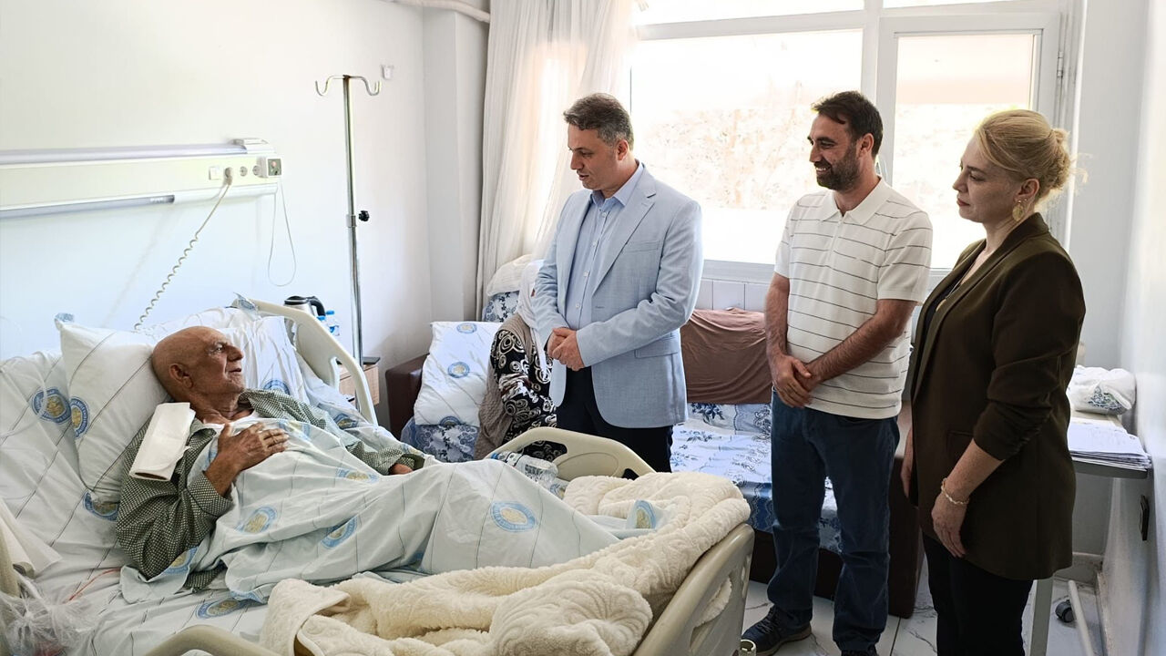 Dicle Üniversitesi Yönetimi Bayramda Hastaları Unutmadı