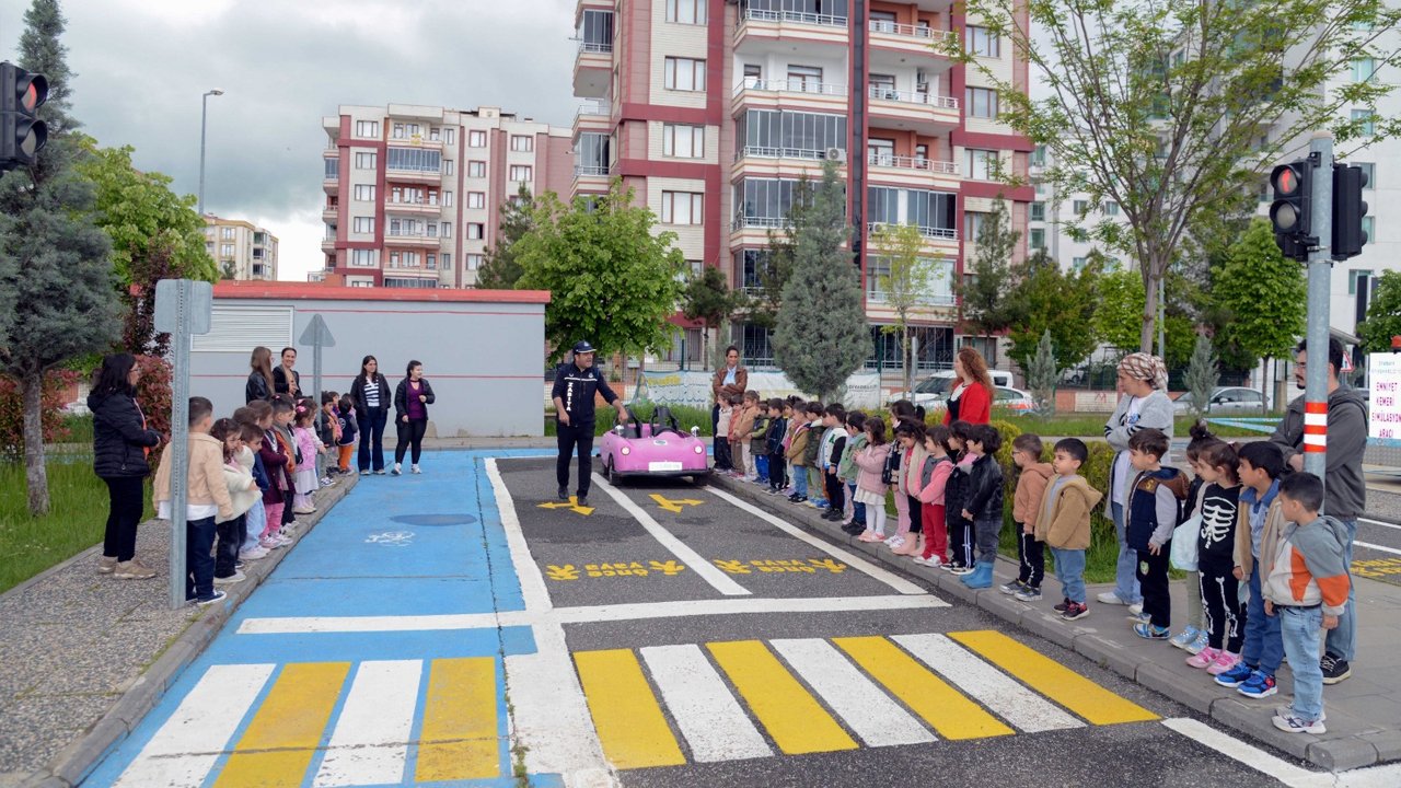 Diyarbakır’da Çocuklara Trafik Eğitimi