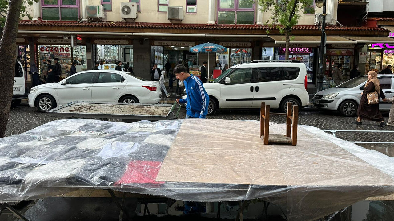 Diyarbakır’daki Yağmur Bayram Hazırlığındaki Seyyar Satıcıları Vurdu4