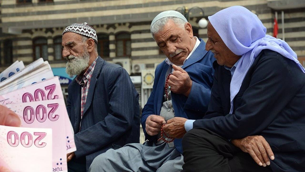 Diyarbakırlı Emeklilerden Bayram Ikramiyesine Tepki1