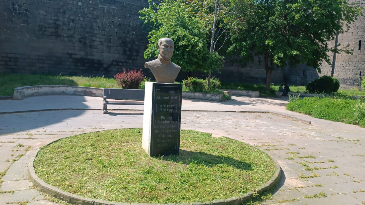 Haberimiz Ses Getirdi, Ahmet Arif Büstü Temizlendi3