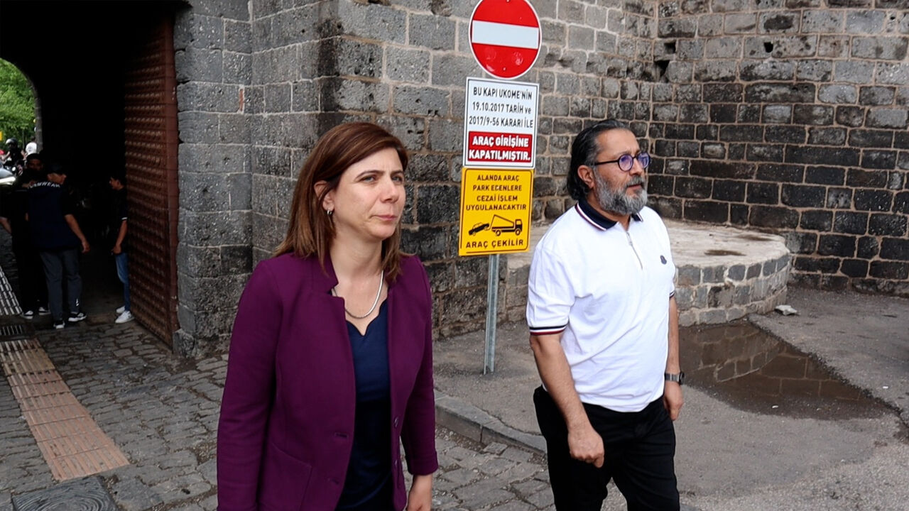 Serra Bucak'dan Diyarbakır'a Müjde