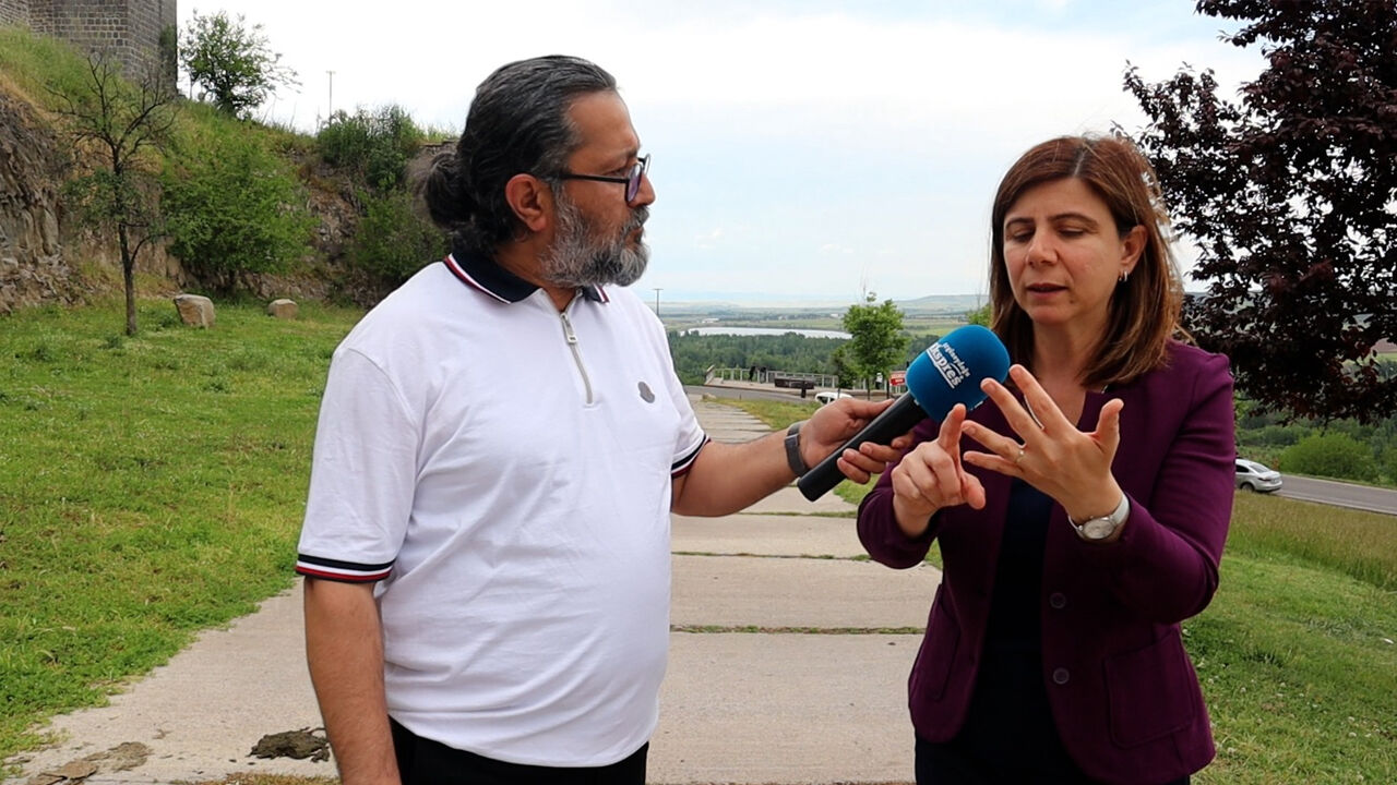 Serra Bucak'dan Diyarbakır'a Müjde2