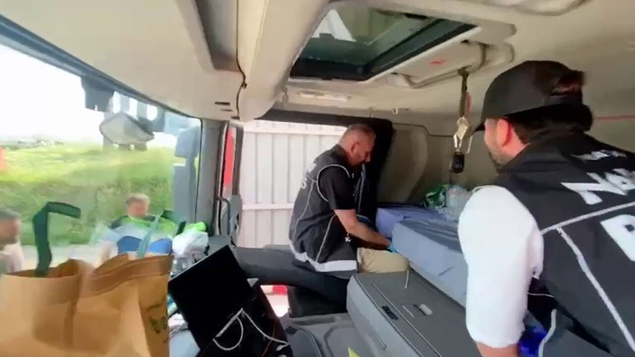 Tırda Yatağın Altından 12 Milyon Tl'lik Uyuşturucu Çıktı1