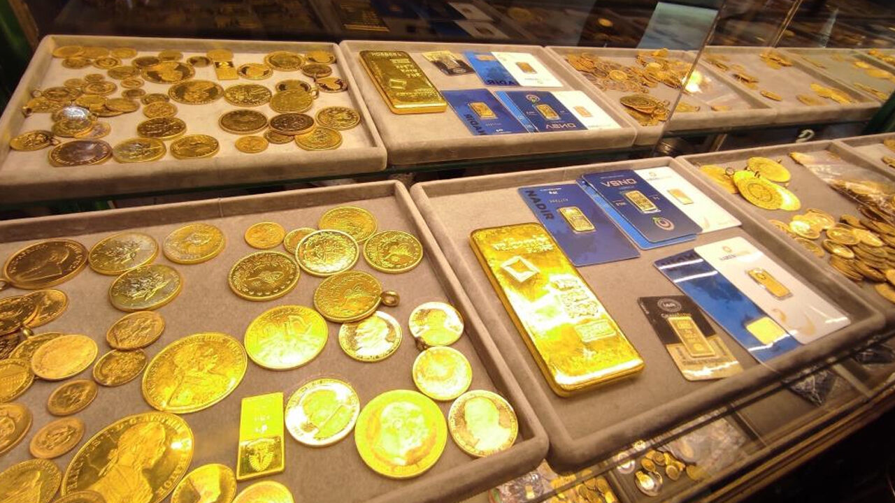 Altının Ons Fiyatı 4 Bin 300 Doların Altına Geriledi