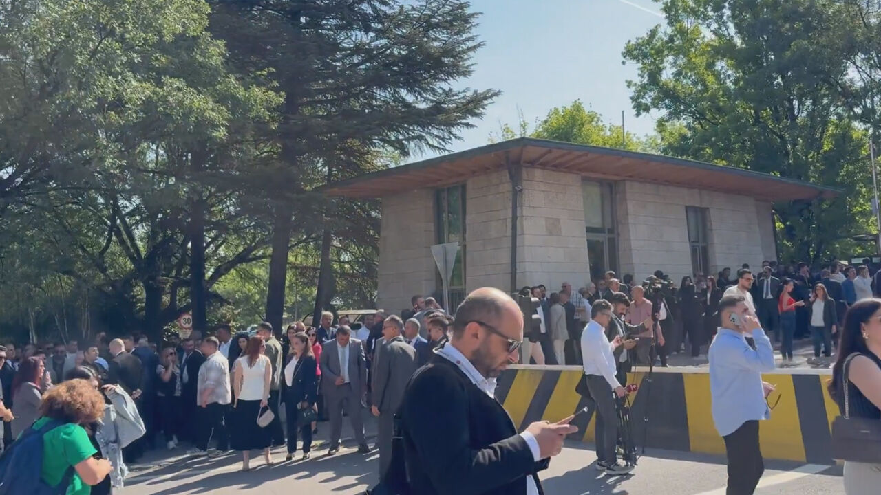 Chp Grup Toplantısı Öncesi Tbmm’de Kılıçdaroğlu Ile Özel Taraftarları Arasında Gerginlik2