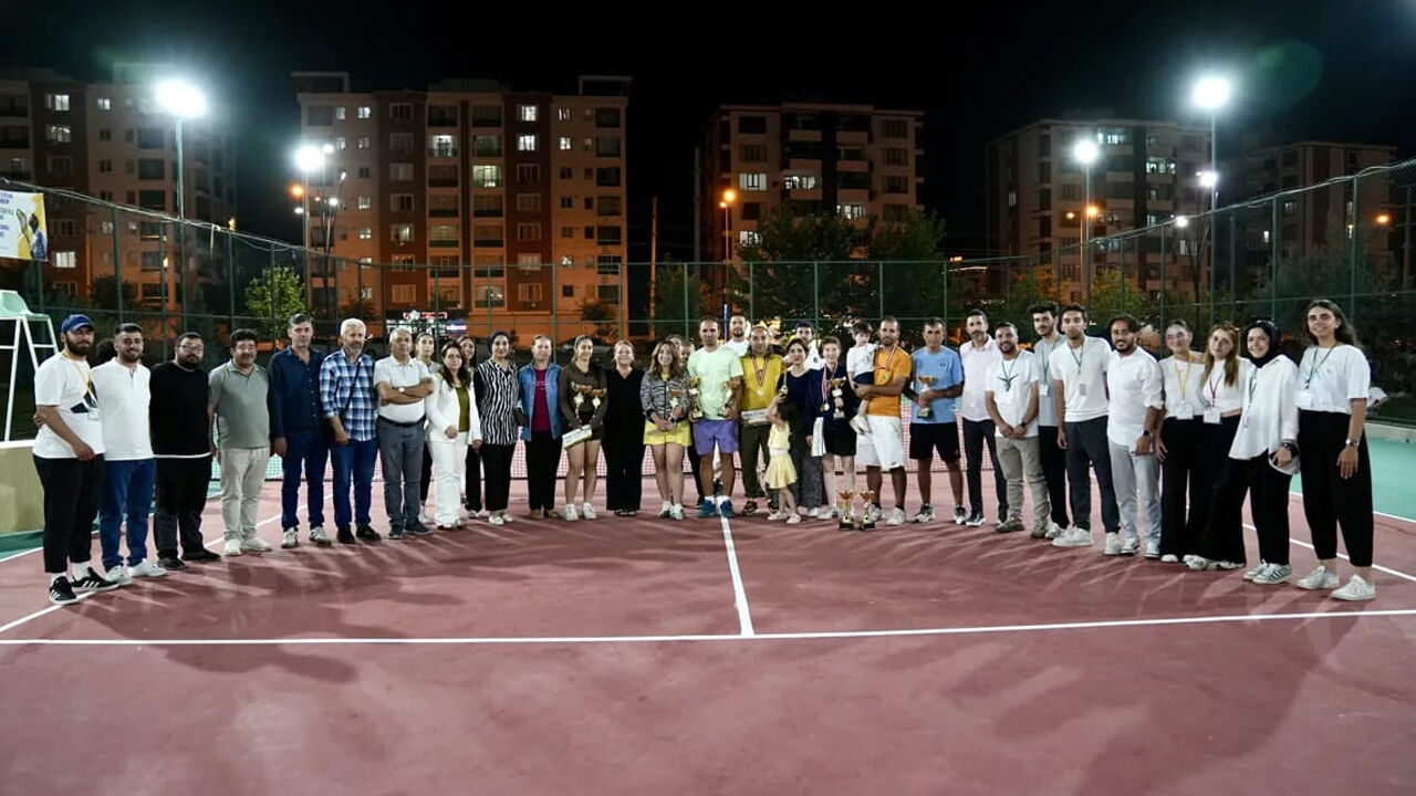 Diyarbakır’da ‘3.Rezan Cup’ Tenis Turnuvası Sona Erdi